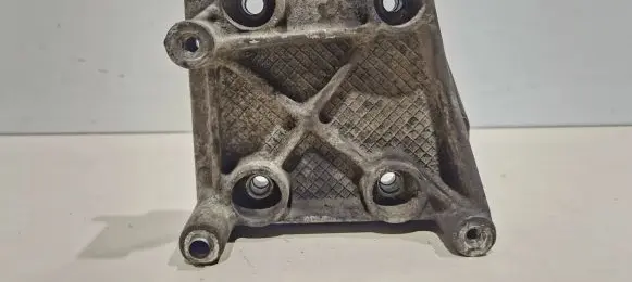 Peugeot 207 CC Engine mounting bracket 9656881780