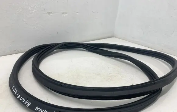 Trunk rubber seal (body)
