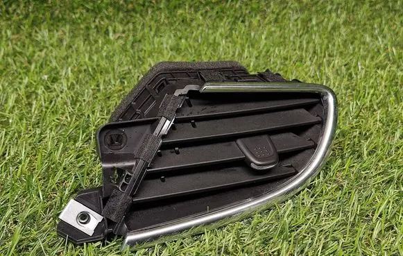 Buick Encore I Dashboard side air vent grill/cover trim 42570818