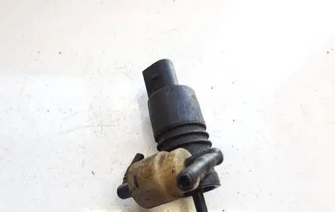 Volkswagen PASSAT B5 Windscreen/windshield washer pump vd0