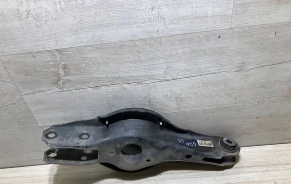 BMW 3 G20 G21 Rear upper control arm/wishbone 6884694