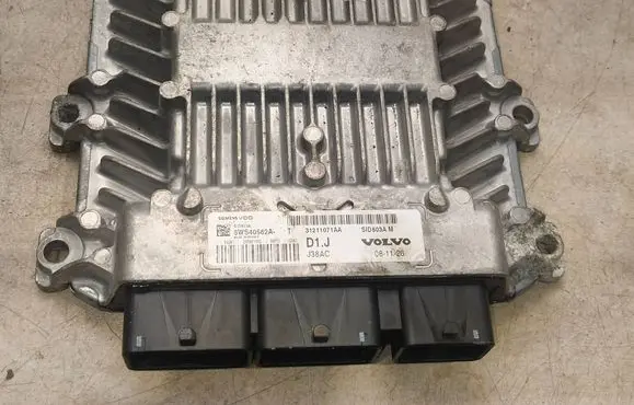Volvo V50 Engine control unit/module 5WS40562A 31211071AA SID803AM