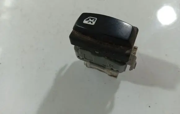 Renault Megane II Electric window control switch 28082
