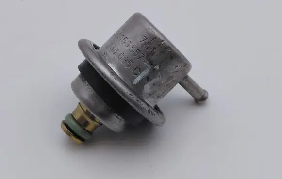 Seat Toledo I (1L) Fuel pressure regulator 037133035C 0280160557