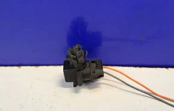 Saab 9-3 Ver1 Oil temperature sensor 09152245 9152245