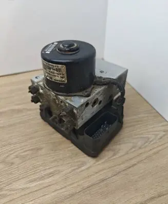 Volvo V70 ABS Pump 8619538 8619537 TKR0K08C29