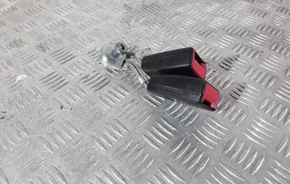Volkswagen Golf V Middle seatbelt (rear) 1K0857739 07040X23DM1