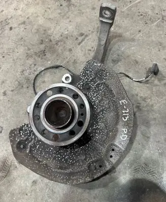 Front wheel hub