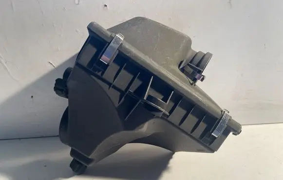 BMW 7 E38 Air filter box 1736675