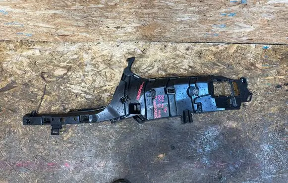 Front bumper mounting bracket