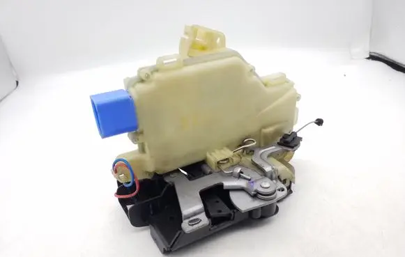 Volkswagen Jetta V Front door lock 3B1837015AT