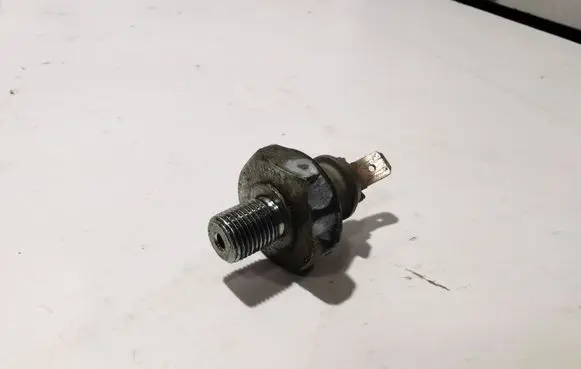 Audi 100 S4 C4 Oil pressure sensor 068919081A