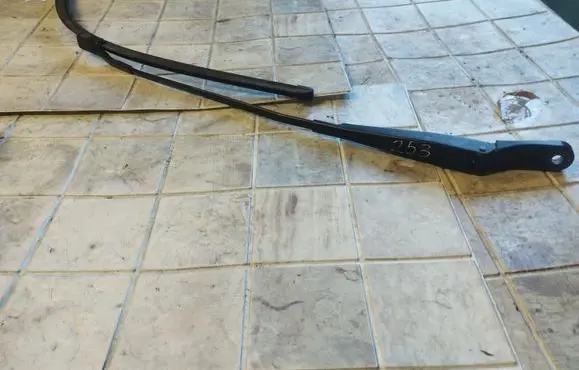Peugeot 5008 Windshield/front glass wiper blade 9685735780