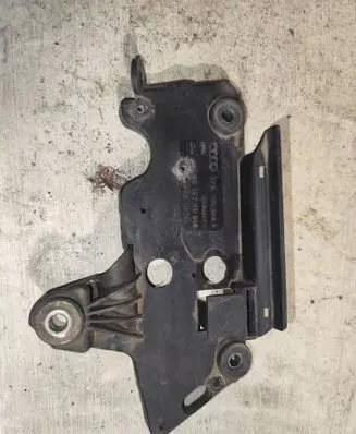 Engine mounting bracket