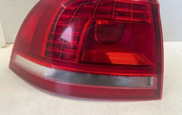Volkswagen Touareg II Rear/tail lights 7P6945207