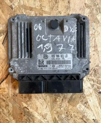 Skoda Octavia Mk2 (1Z) Engine control unit/module 03G906021LB 1039S17180 0281013238