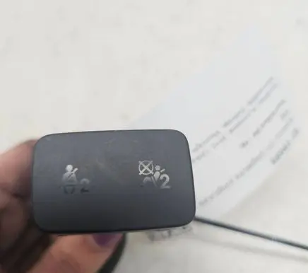Passenger airbag on/off switch