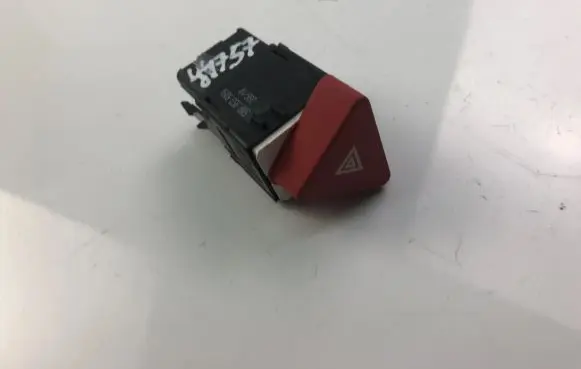Volkswagen Tiguan Hazard light switch 5M0953509A