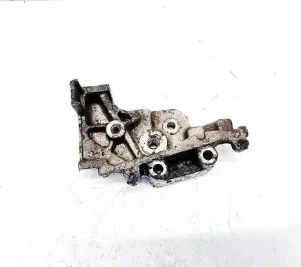 Subaru Legacy Engine mounting bracket