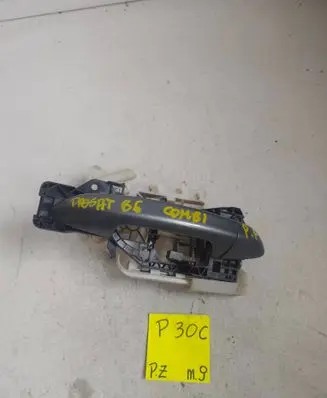 Volkswagen PASSAT B6 Front door exterior handle 2384729