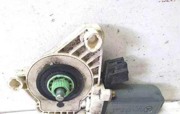 Mercedes-Benz S W221 Front door window regulator motor A2218202742