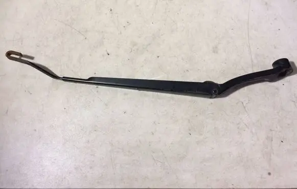 Lexus IS 200-300 Front wiper blade arm
