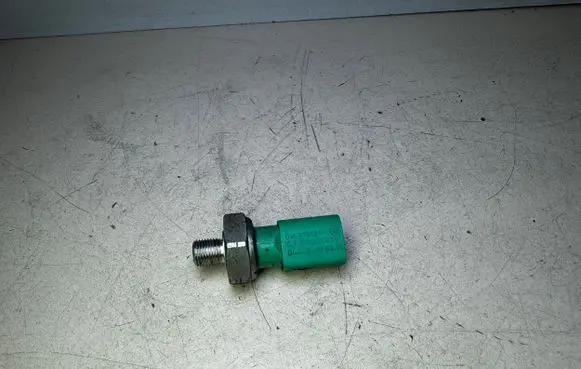 Volkswagen Golf VII Oil pressure sensor 04L919081