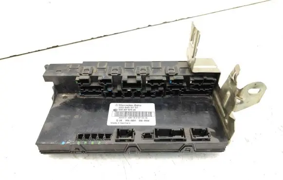 Mercedes-Benz C W203 Fuse module 2035450701 5DK007974