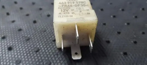 Volkswagen PASSAT B5 Other relay 443919578C