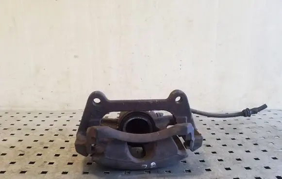 Volkswagen PASSAT B8 Front brake caliper