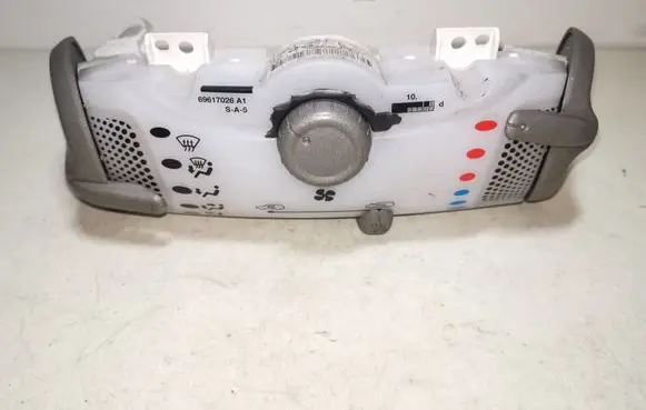 Peugeot 107 Climate control unit 69610009
