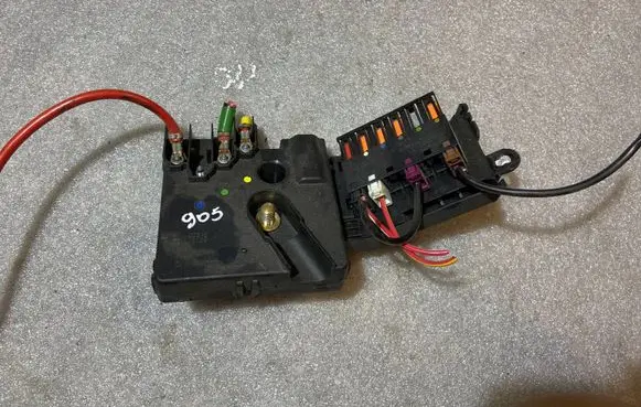 Mercedes-Benz E W211 Fuse module a2115461141 2115461141