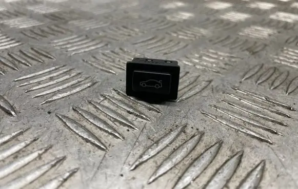Tailgate opening switch
