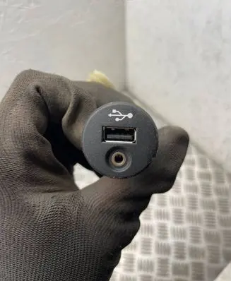 USB socket connector