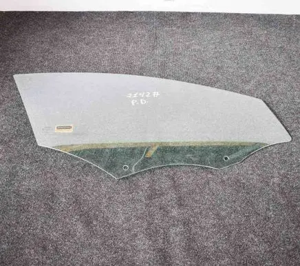 Volvo V40 Front door window glass four-door 43R00049