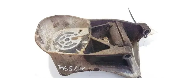 Volvo S80 Engine mounting bracket