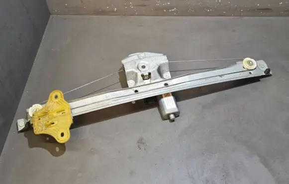 Renault Clio IV Front door window regulator with motor 128001072E 3P4421A 9030294E