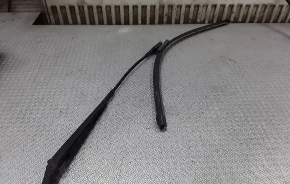 Opel Zafira B Windshield/front glass wiper blade 13145563