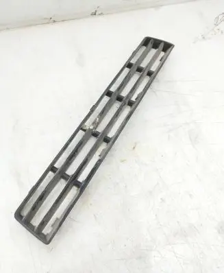 Volkswagen Golf IV Front bumper lower grill 1J0853677D