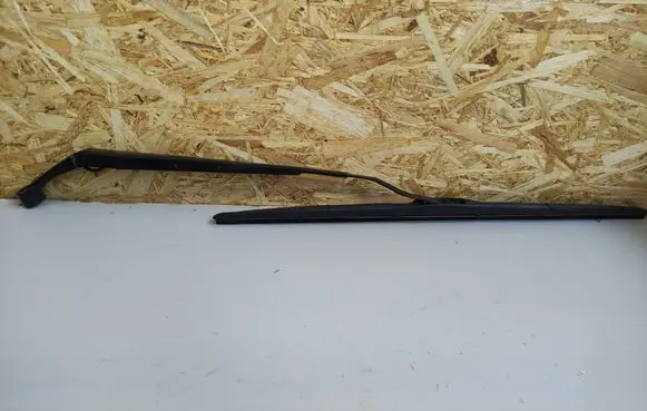 Toyota Yaris XP210 Windshield/front glass wiper blade 
