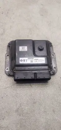 Nissan Navara D40 Engine control unit/module 237105X06C 275820893101 MB2758008936