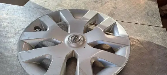 Nissan Qashqai R16 wheel hub/cap/trim 403151KK0B