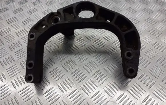 Mercedes-Benz Vito Viano W638 Engine mounting bracket 6112230504