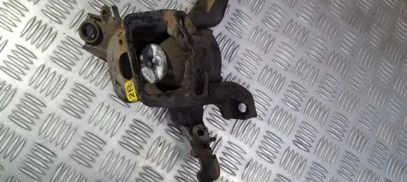 Engine mount bracket