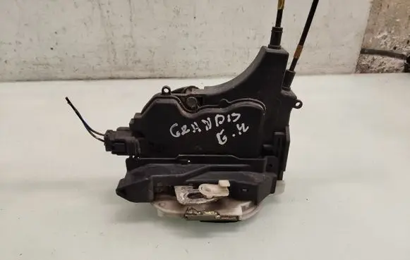 Mitsubishi Grandis Rear door lock