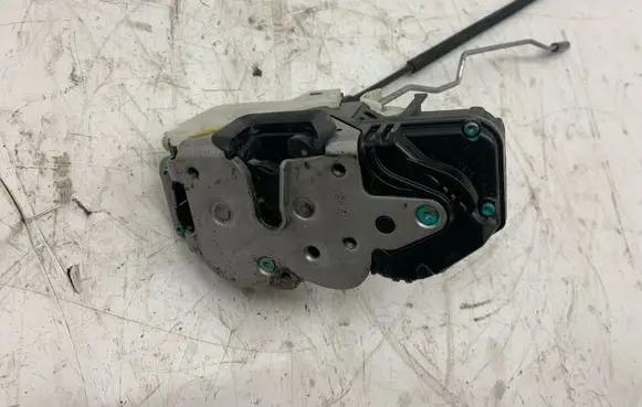 Opel Insignia A Front door lock 13503150 3023754E 00030948