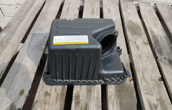 Hyundai Santa Fe Air filter box cover 281112B200