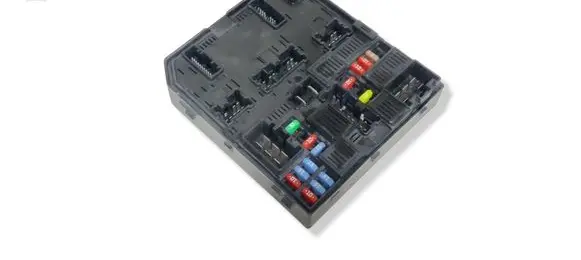 Nissan Pulsar Fuse module 284B73ZL0A