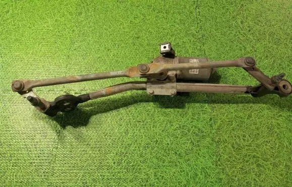 BMW X5M E70 Front wiper linkage and motor 7200535
