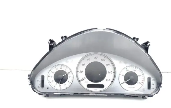 Mercedes-Benz E AMG W212 Speedometer (instrument cluster) A2114407711
